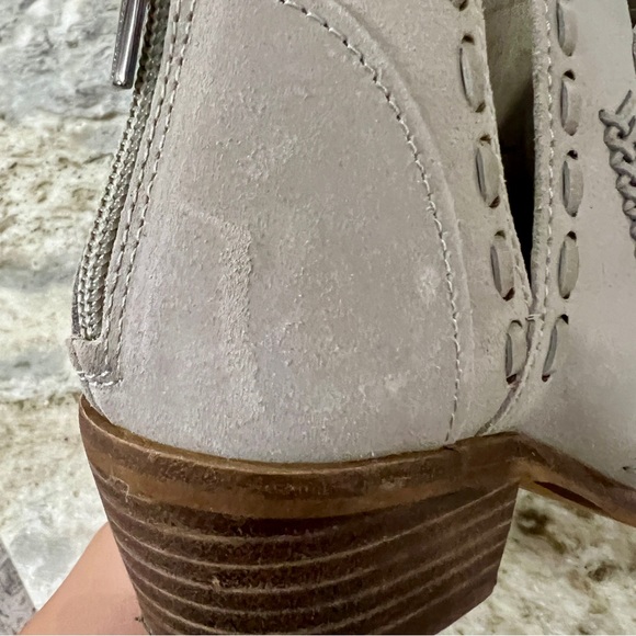 Vince Camuto Presita Light Gray Suede V Cut Out Western Ankle Booties Size 5.5 - Picture 11 of 12